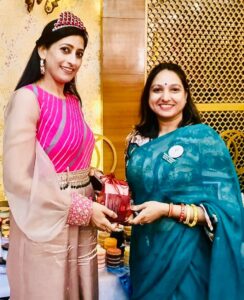 MeRna’s founder Madhu is with Dr. Vatsana Kasana Mrs.Asia Pacific 2019