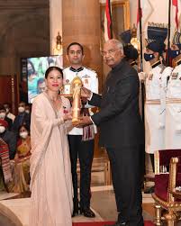 Mary Kom receiving the Padma Vibhushan, India's second-highest civilian award.